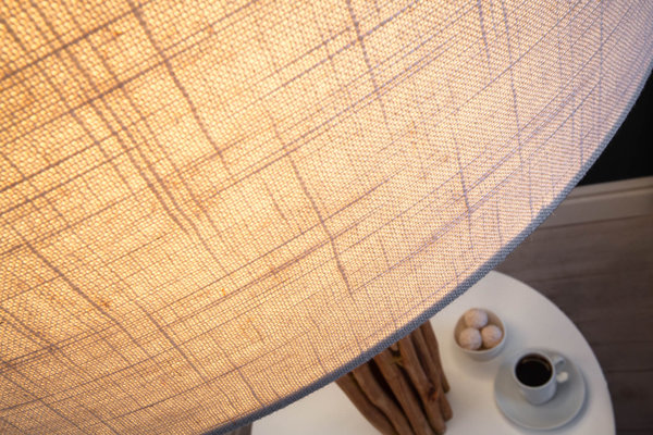 Stehlampe natur weiß 153cm recyceltes Longanholz mit Ablage Unikat - Aussteller